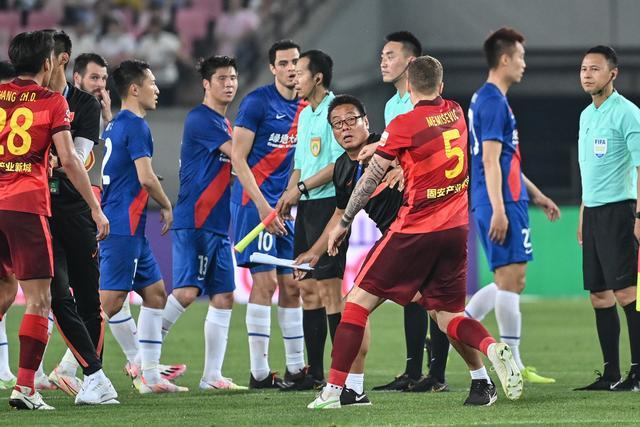 罗德里戈绯闻女友晒沙滩健美照 川字腹肌配小麦色