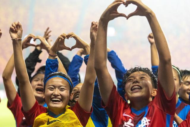 萨林杰35+16贺希宁准绝杀 深圳1分险胜同曦